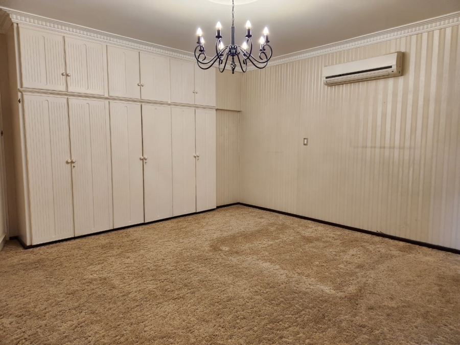 5 Bedroom Property for Sale in Dan Pienaar Free State